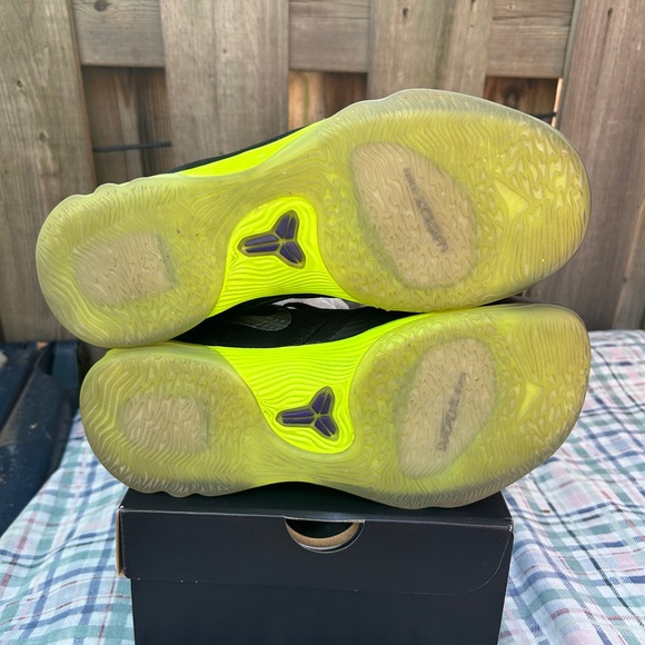 Nike Zoom Kobe Venomenom 5 “ Joker “
Size 8.5 - Picture 5 of 6